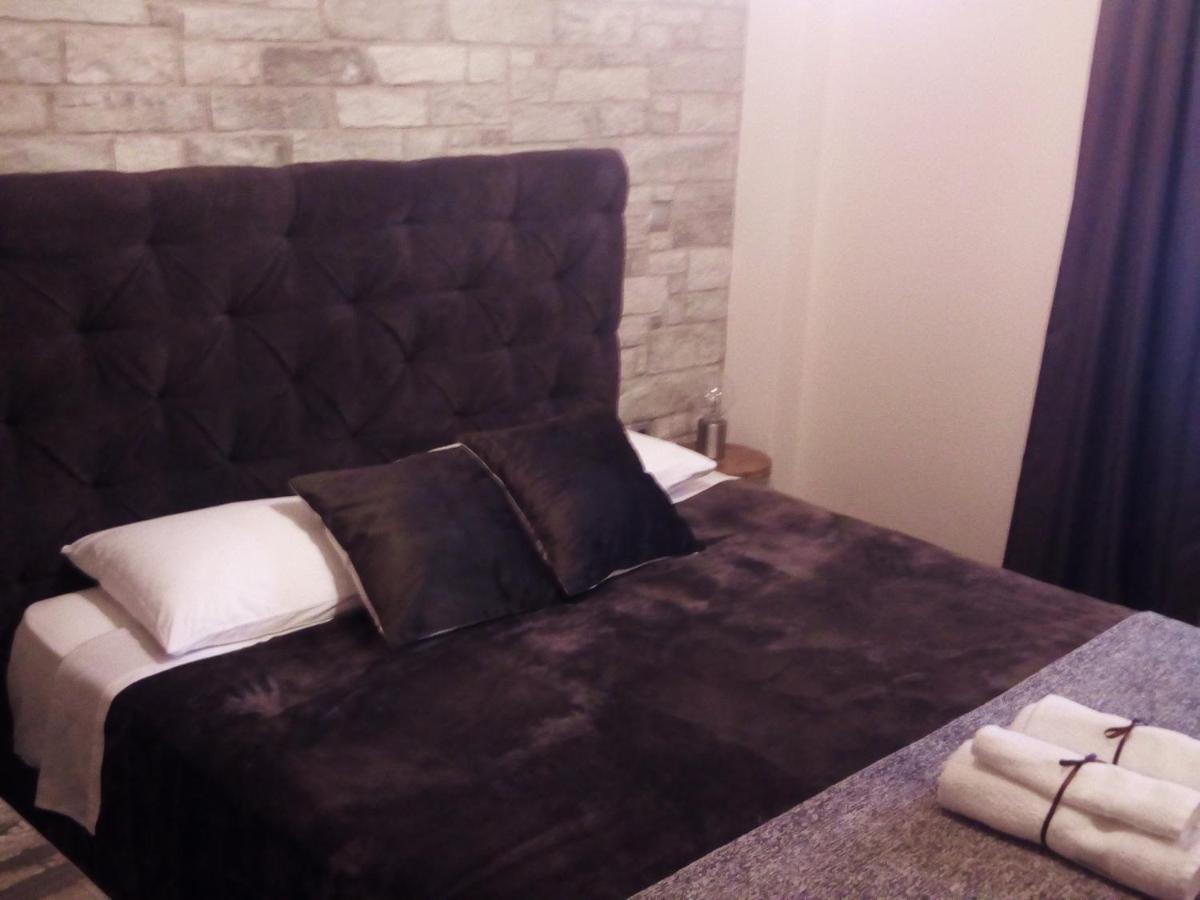 Lux Studio 1 Athena Bagian luar foto