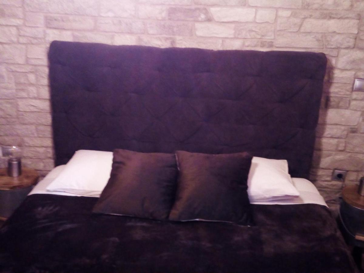 Lux Studio 1 Athena Bagian luar foto